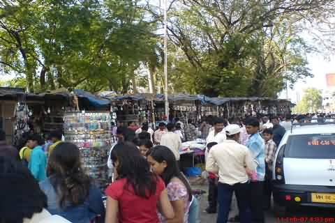 Bandra Linking Road Street Shopping Experience - Mumbai Suburban