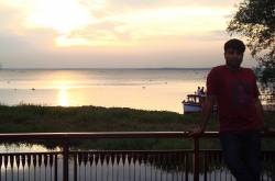 कल तस्वीर में मैं रहूँ, न रहूँ ।