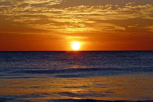 कविता : ऐ हवा कभी तो मेरे दर से गुज़र