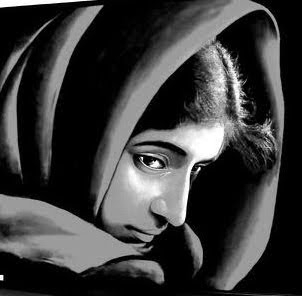 एक अकेली मैं हूँ और साथ मेरे मेरी तन्हाई