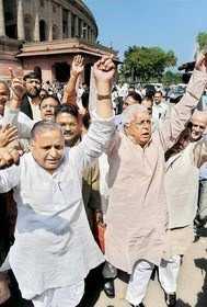 नारी के नाम पर मचता ढोंग