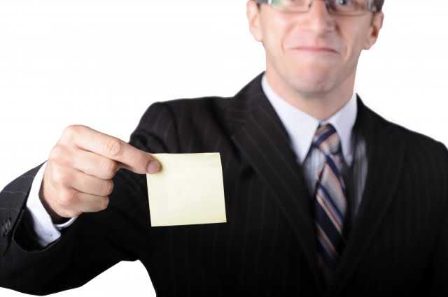 निदान आतातरी मराठी तरूणांनी नोकरीची लाज सोडावी