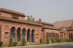 सौ बार झुका आकाश यहाँ