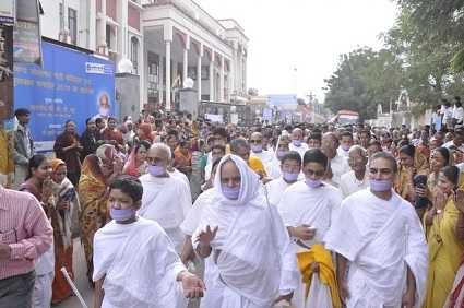 आचार्य महाश्रमण ने किया मंगल विहार