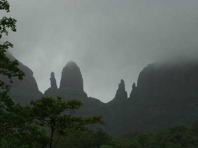 माहुली .. सुळक्यांचा गड