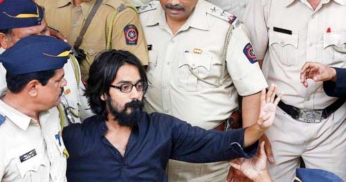 कुआं व खाई के बीच फंसी अभिव्यक्ति