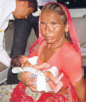  तीन दिन तक कांटों में पड़ी रही नवजात