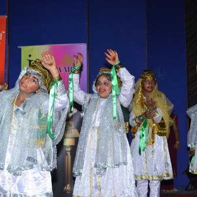 मन कुनका मौला अली है...