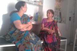 मां  और उनकी बचपन की सहेली