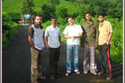 വെള്ളി മേഘങ്ങളെ തൊട്ടു തലോടി നെല്ലിയാമ്പതിയിലേക്ക്