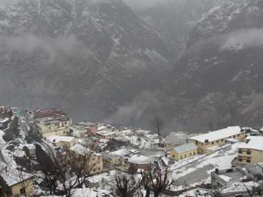 बारिश-बर्फबारी से ठिठुरी रूह