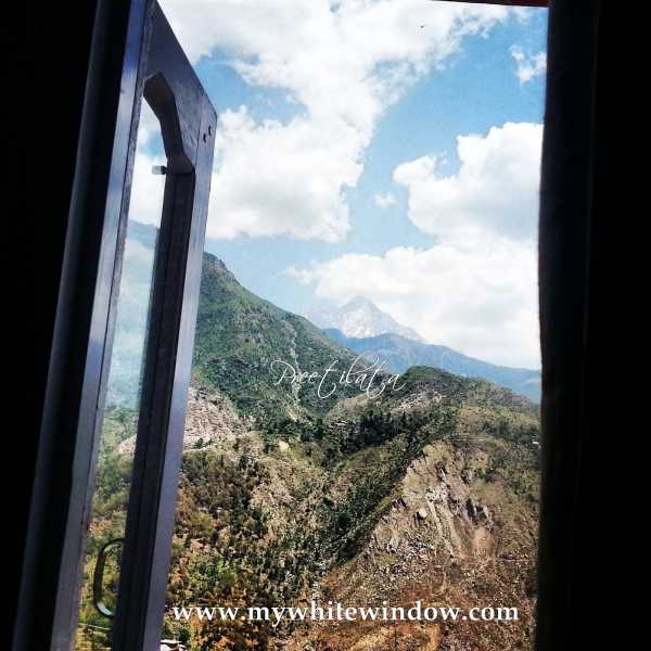 वक़्त बह चला