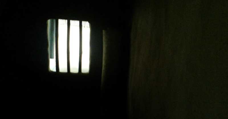 फ्रेम तोड़कर सतह से निकलता चिट्ठा-समय