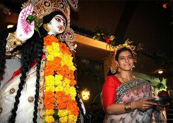 फ़िल्मी सितारे : उनकी आस्था और विश्वास...