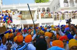 दरबार साहिब हादसा - सत्ता भोगी भीड़े 