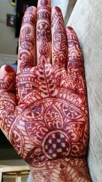 अशी रंगली मेहंदी