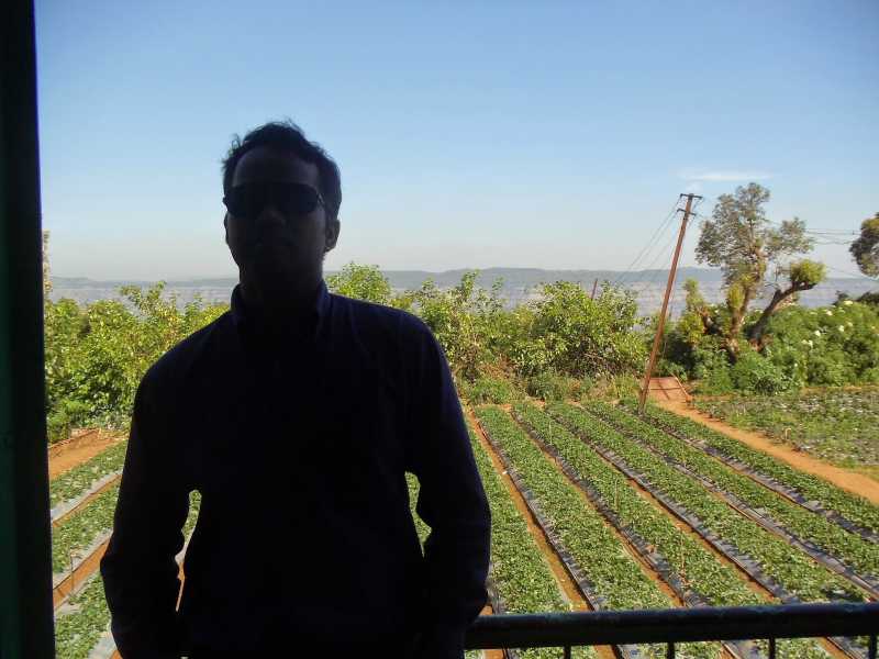 ये कहाँ आ गए हम यूँ ही चलते चलते। 