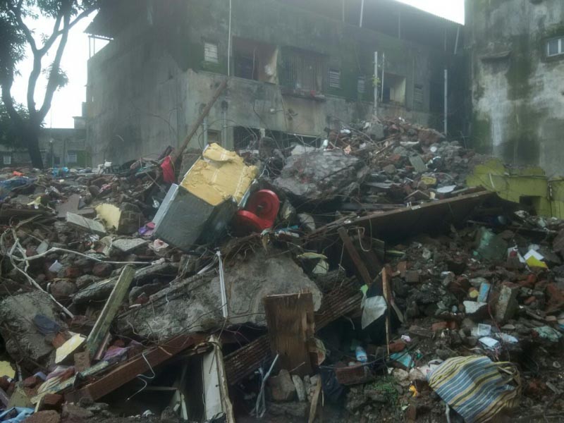 घरांचे ढिगारे…