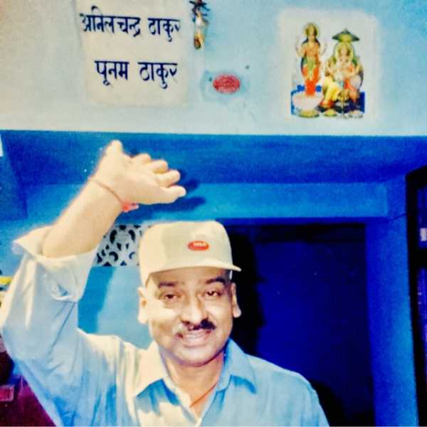 यह फ़ोटो उनके कटिहार वाले आवास पर लिया गया था, इस समय उनका ब्रेन ट्यूमर का
इलाज चल रहा था