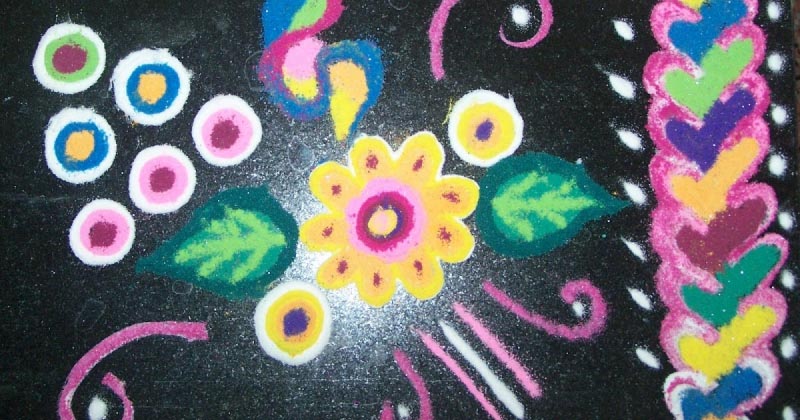 मुक्तहस्त रांगोळी आणि मोराची रांगोळी 