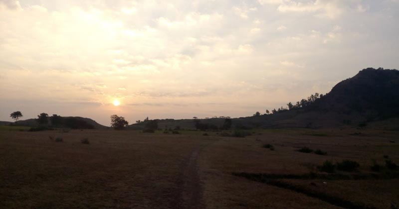 गिरिभ्रमण [मानमोडी उत्तरेकडून]