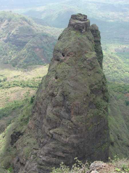 कलावंतीणीच्या सुळक्यावर