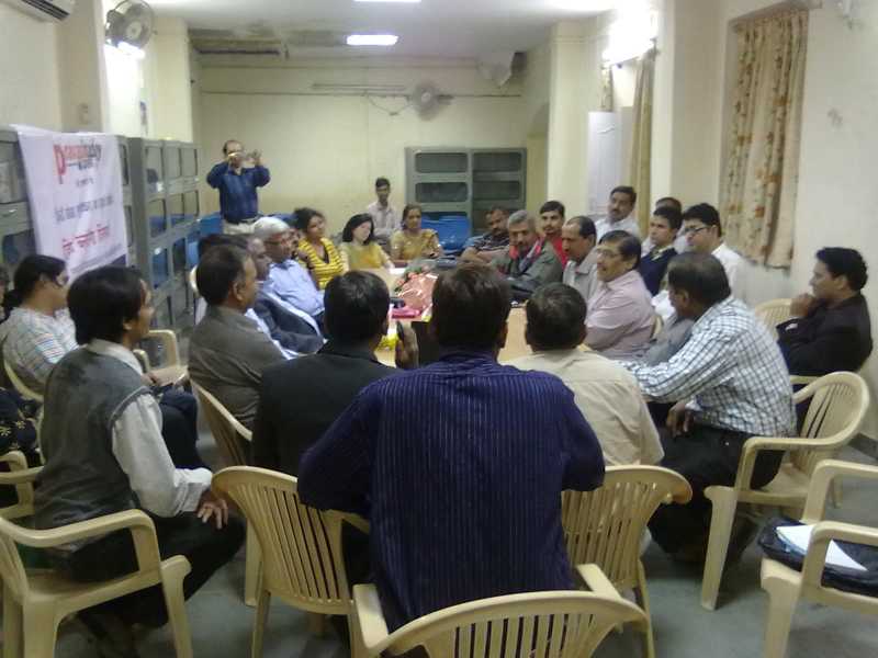 सावधान , लिक्खाड़ फिर आ रहे हैं 