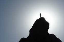 इंसान का इंसान न हो पाना...