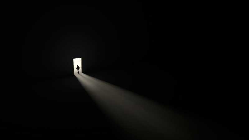 अब कोई नहीं रहता !!