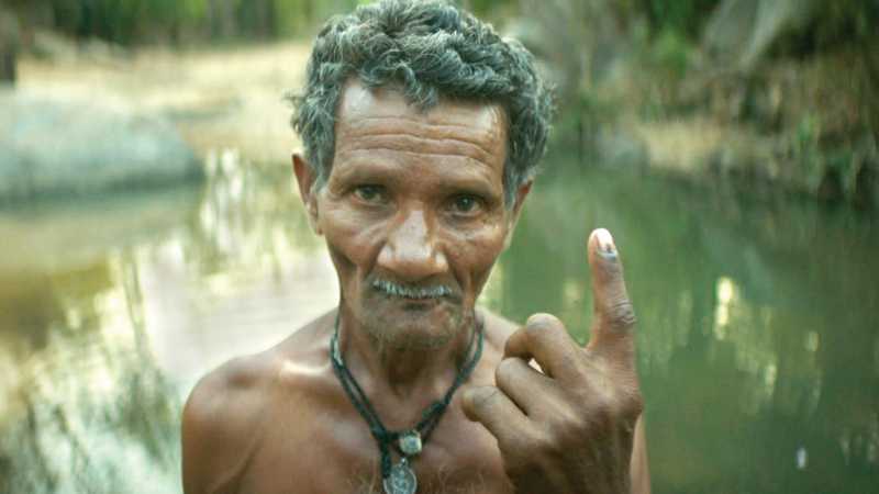 ‘न्यूटन’ : नक्षली आणि फौजेच्या चिमटीतली लोकशाही