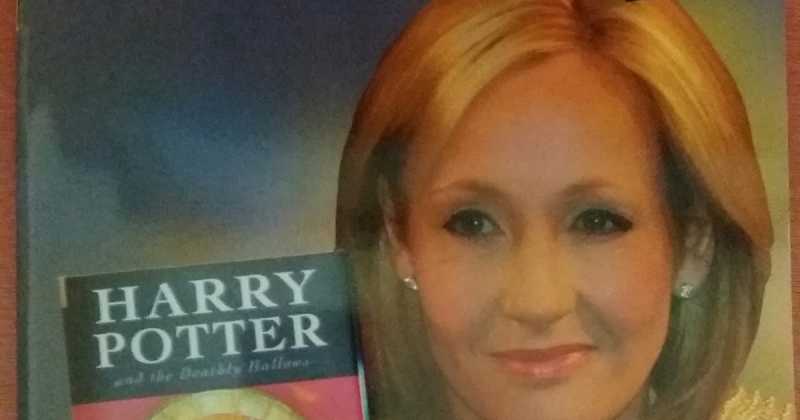 पुस्तक जन्माला आले हो!