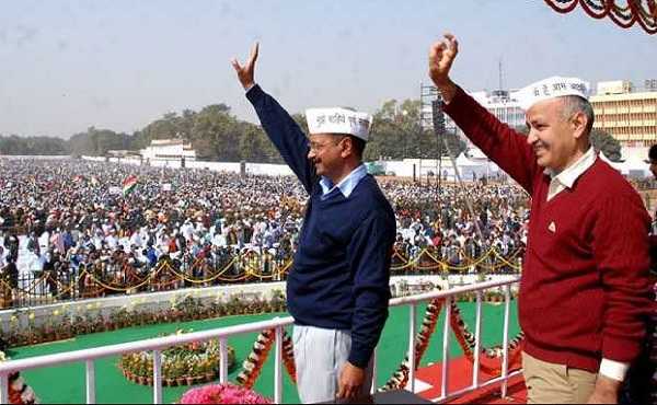दिल्लीवालों को सिसोदिया की चिट्ठी, चुने हुए विधायकों को बर्खास्त करना कितना सही?