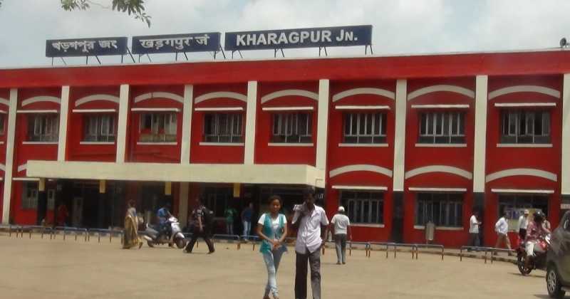 কিভাবে মেদিনীপুরকে পিছনে ফেলে রেলশহর হিসাবে গড়ে উঠলো খড়্গপুর। খড়্গপুরকে নিয়ে কিছু জানা অজানা তথ্য।