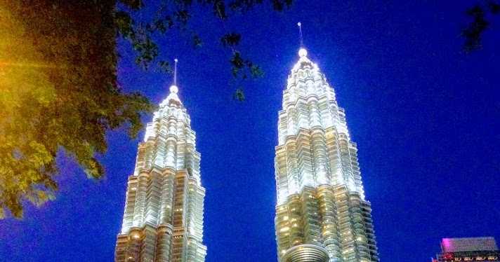 మలేషియా లో పెట్రోనాస్ టవర్స్ చూసారా ??