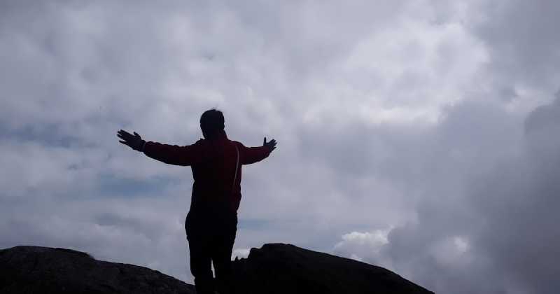 तड़फते हैं,भटकते हैं,रोते हैं पीते हैं,