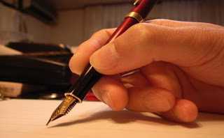 लिखना मुझे अच्छा लगता है क्योंकि लिखते हुए जीवन की तहें मेरे आगे खुलती हैं