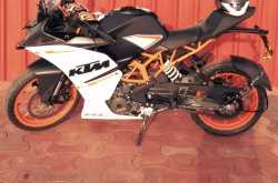 हम अकेले होगए