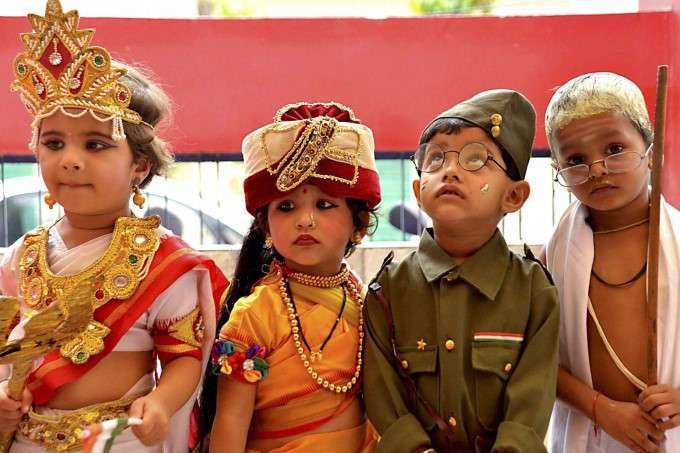 à¤¬à¤à¤ªà¤¨ à¤à¤¾ à¤ªà¤¨à¥à¤¦à¥à¤°à¤¹ à¤à¤à¤¸à¥à¤¤ ( à¤à¤¹à¤¾ ! à¥à¤¿à¤¨à¥à¤¦à¤à¥ à¤à¥ à¤à¤à¤¸à¥à¤¤ à¤à¤à¤ à¤®à¥à¤ à¤ªà¥à¤°à¤à¤¾à¤¶à¤¿à¤¤ )