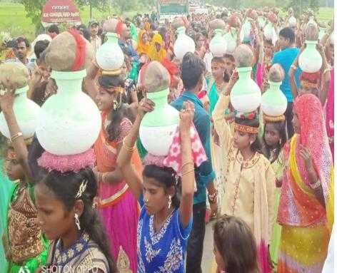 श्रीकृष्ण जन्मोत्सव पर निकालल गेल कलश शोभा यात्रा।   