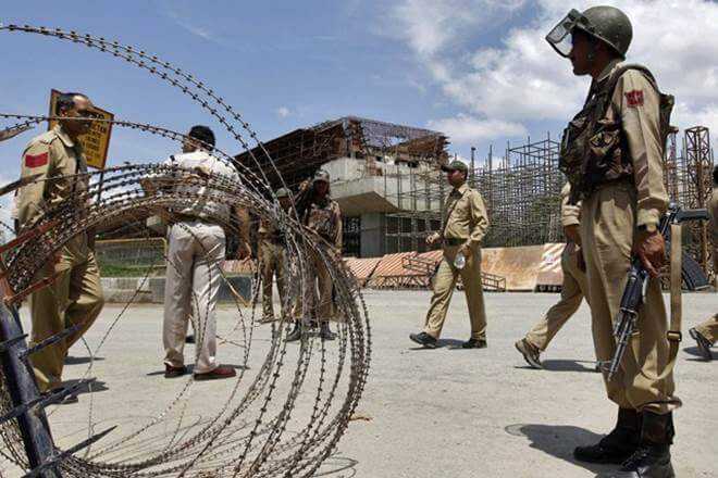 कश्मीरी सिपाई के नाम पत्नी खुला पत्र, बोली - पत्नियां अपने बच्चों को सिंगल पेरेंट्स की तरह पालती हैं - फाडू पोस्ट