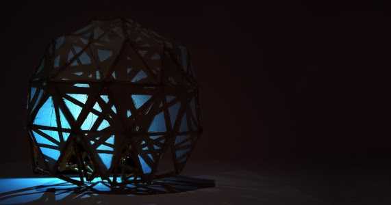 कितनी छलक गयी कितनी जमा हुई बूँदें बारिश की कुछ गिनी गयी कुछ गिनते गिनते भी यूँ ही कहीं और ही रह गयी 