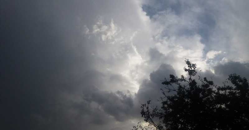 तू एक बार गले लगा के देख ले.....