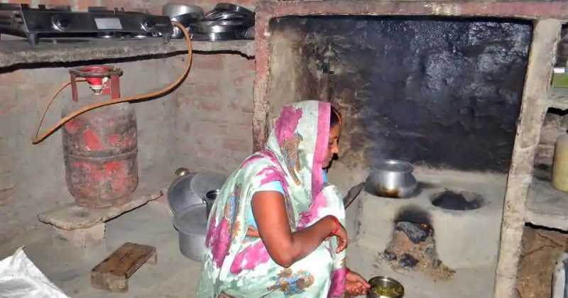 गरीबों से मज़ाक है रसोई गैस योजना...खुशदीप 