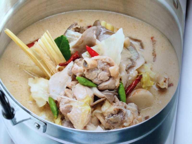 ต้มข่าหัวปลี อาหารไทย เมนูแกงกะทิ แบบง่ายๆพร้อมวิธีทำ