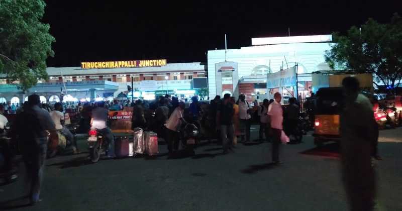 त्रिची रेलवे स्टेशन पर जापानी स्टीम लोकोमोटिव