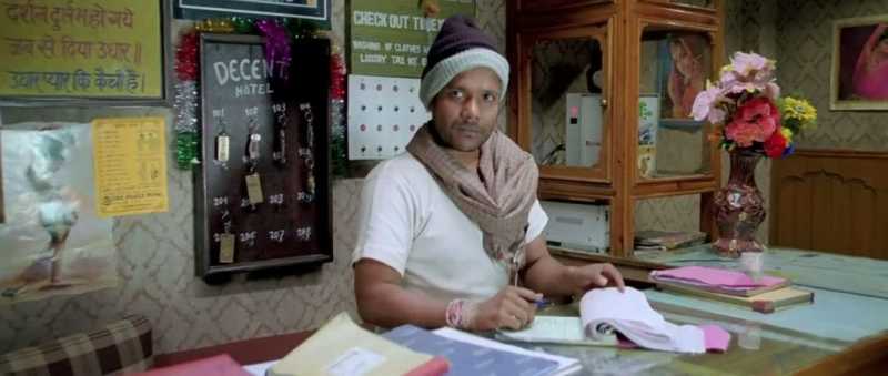 नहीं, कोई भी कानून अविवाहित जोड़े को होटल में रहने से नहीं रोकता है