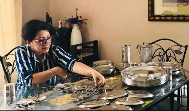 क्रॉकरी बैंक बना पर्यावरण बचाने में सहयोगी, इस महिला ने पेश की मिसाल