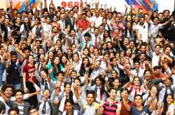 कुछ यूं खिल उठे चेहरे