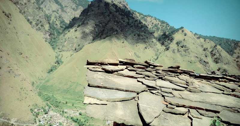 वजह की ज़िद में ज़िन्दगी का मज़ा नही ले पायेगा......!!!