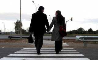 बुजुर्ग प्रेमी का भावुक ख़त, डार्लिंग ! अब प्यार मोहब्बत का नहीं, तू नहीं और सही का जमाना है